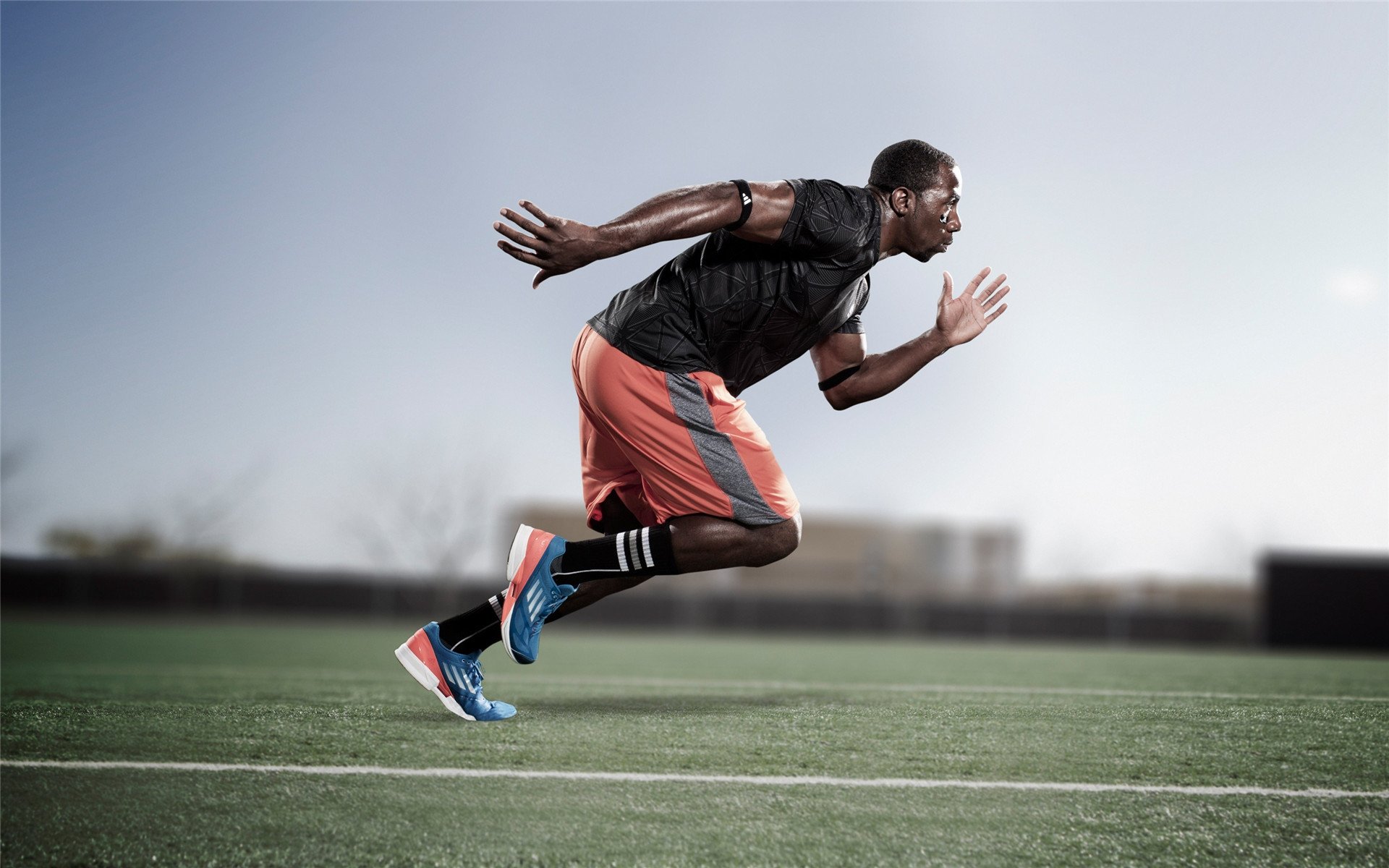 英超球队基于多维数据监测制定赛季训练负荷计划，英超训练足球